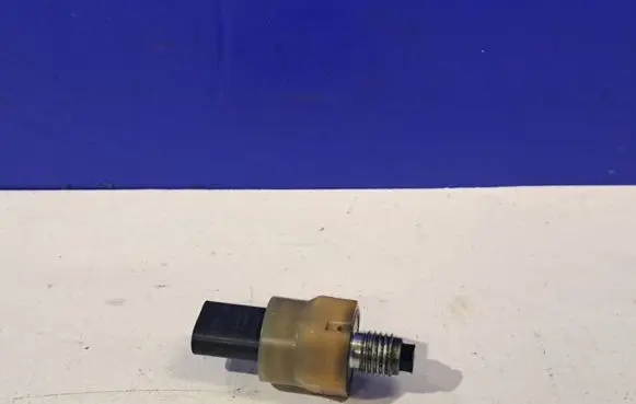 Volvo XC90 Oil pressure sensor 31405635