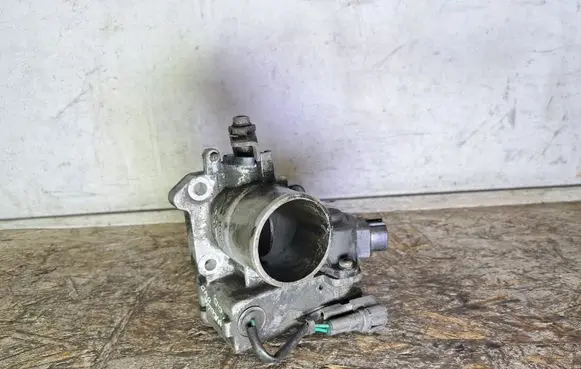 Toyota Corolla E120 E130 Throttle valve 27020 2K21 270202K21