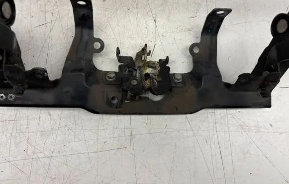 Nissan Leaf I (ZE0) Top upper radiator support slam panel 