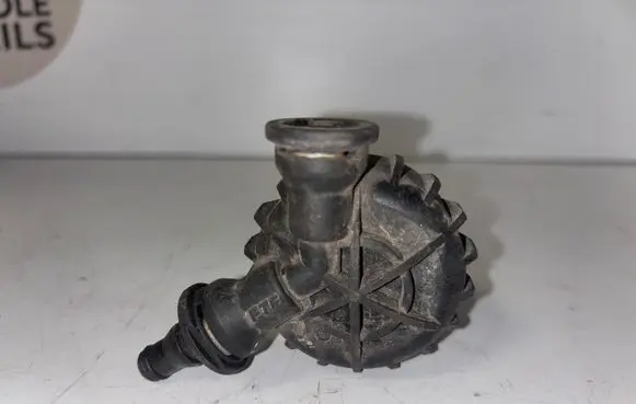 Volkswagen PASSAT B6 Clutch pipe/line FM27005F FM277001