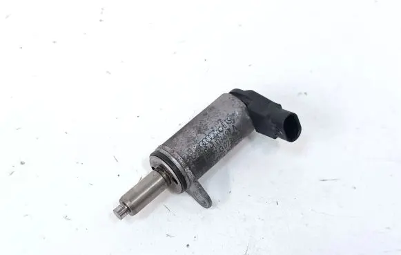 Audi A5 8T 8F Camshaft vanos timing valve 06H103697A C271302302