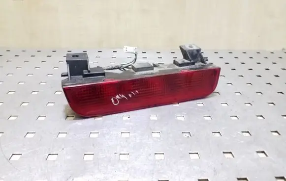 Mitsubishi Pajero Third/center stoplight