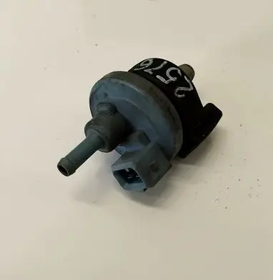 Volkswagen Golf III Valve vacuum 054133459B