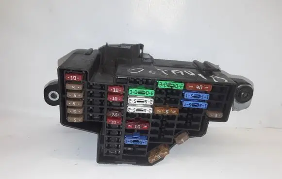 Skoda Octavia Mk2 (1Z) Fuse module NOCODE