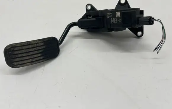 Toyota C-HR I Accelerator throttle pedal 78110F4042