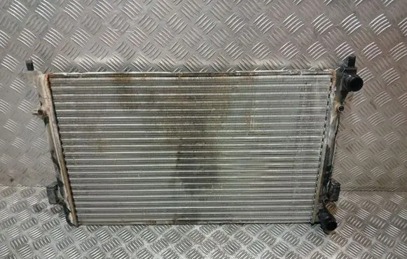 Volkswagen Golf V Coolant radiator 