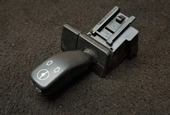 BMW 5 E39 Steering wheel adjustment switch 8373901 LK01800000