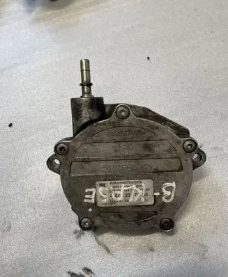Mercedes-Benz E W211 Vacuum pump A6402300465