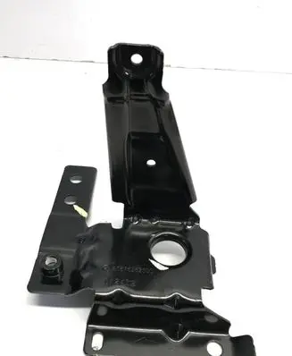 Mercedes-Benz GLE W167 Front bumper mounting bracket A1676262300