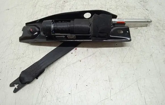 Volvo V70 Front seatbelt 6069365