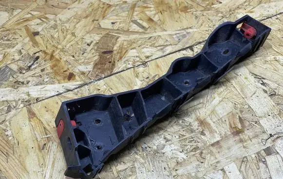Opel Zafira B Front bumper mounting bracket 13124998