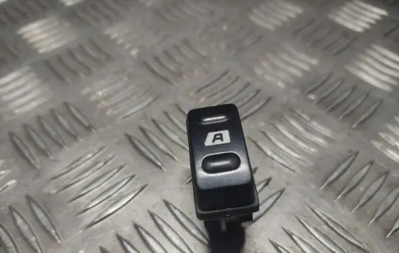 Citroen Xsara Picasso Electric window control switch 22681
