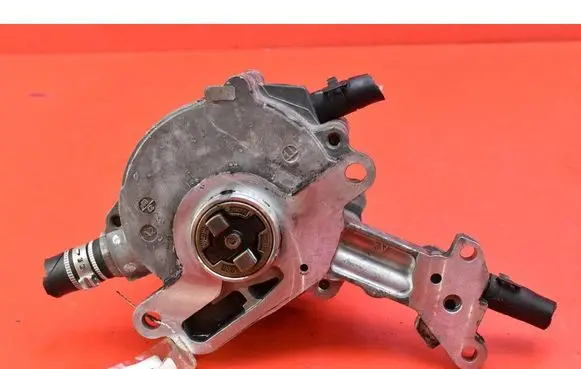 Volkswagen PASSAT B5.5 Vacuum pump 038145209C