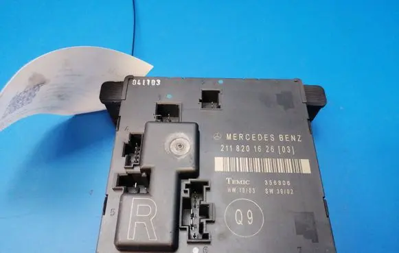 Mercedes-Benz E W211 Door control unit/module 2118201626