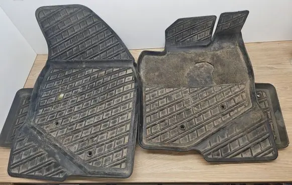 Volvo V70 Car floor mat set 30660721 9468696 09468696