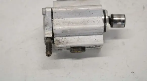 Audi A4 S4 B6 8E 8H Fuel injection high pressure pump 06D127025P 0261520008