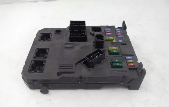 Peugeot 407 Fuse module 96557083880 BSIS0200