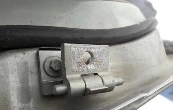Volvo XC90 Rear door lower hinge