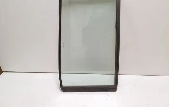 Rear vent window glass