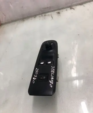 Citroen Berlingo Electric window control switch 98208816zd