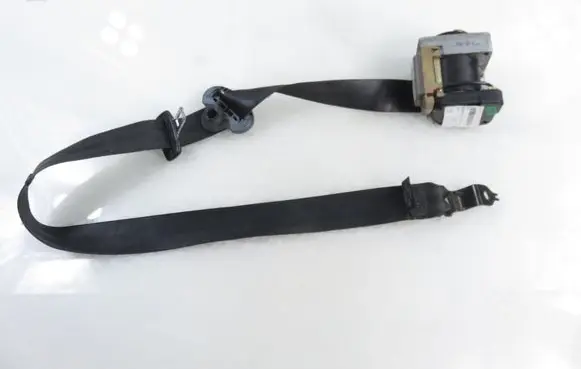 Skoda Fabia Mk1 (6Y) Front seatbelt 33009800 6Y0857701A