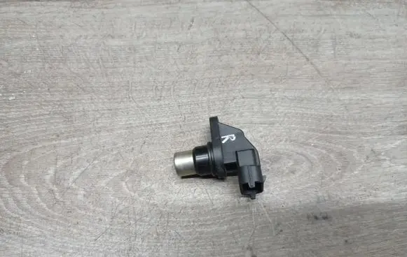 Volvo V70 Camshaft position sensor 8631533 0232103033