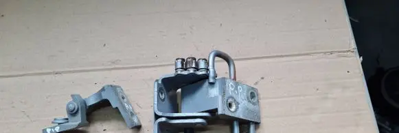 Audi A6 S6 C6 4F Rear door lower hinge 8E0833412E
