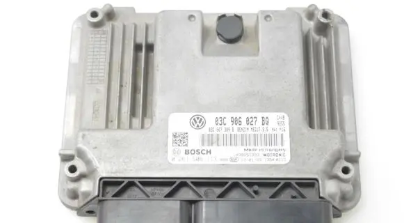 Volkswagen Touran II Engine control unit/module 03C906027BQ
