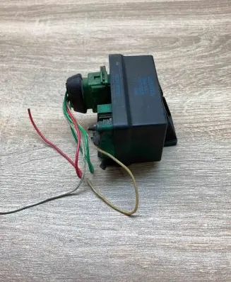 Peugeot 406 Glow plug pre-heat relay 9619039780 735068 WithPlug