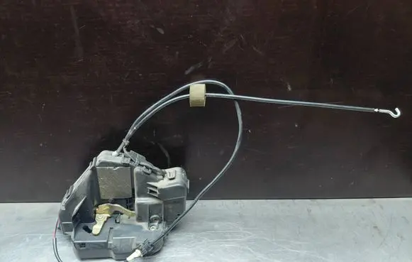 Mercedes-Benz E W211 Rear door lock 2117300635