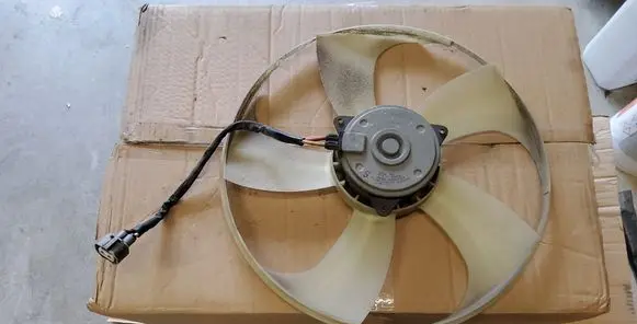 Toyota Sienna XL30 III Electric radiator cooling fan 163630P230