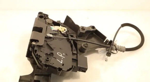 Volvo V50 Front door lock 31253673