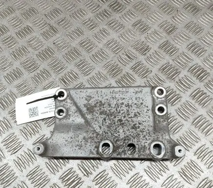 Engine mounting bracket
