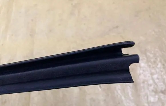 Mercedes-Benz A W169 Front door glass trim molding A1697250565