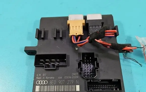 Seat Exeo (3R) Central body control module 8E0907279N IMPRK1546201