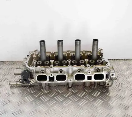 Toyota Yaris Engine head 