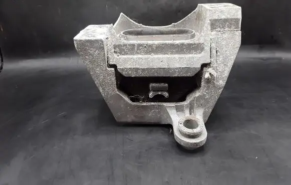 Cadillac BLS Engine mount bracket 21044612
