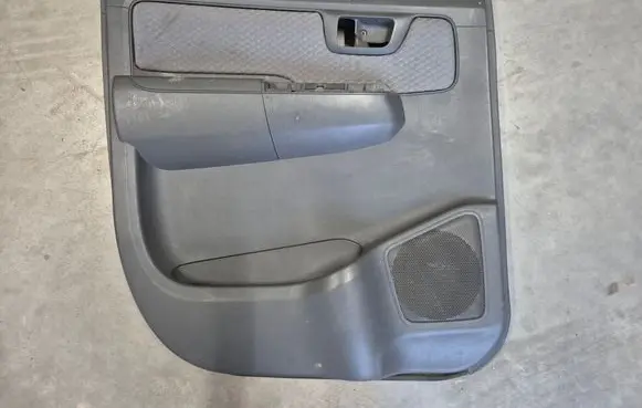 Toyota Hilux (AN10, AN20, AN30) Rear door card panel trim