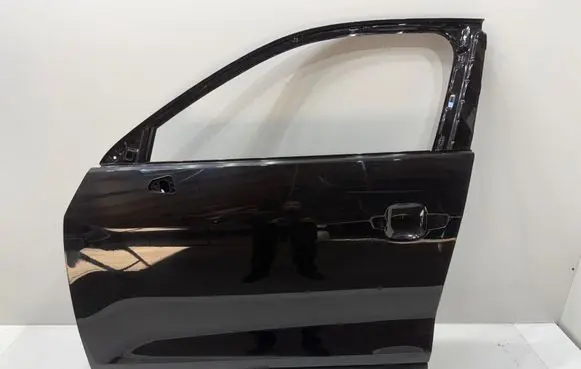 Audi Q2 - Front door 