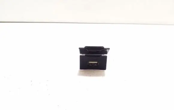 Mitsubishi Outlander USB socket connector 