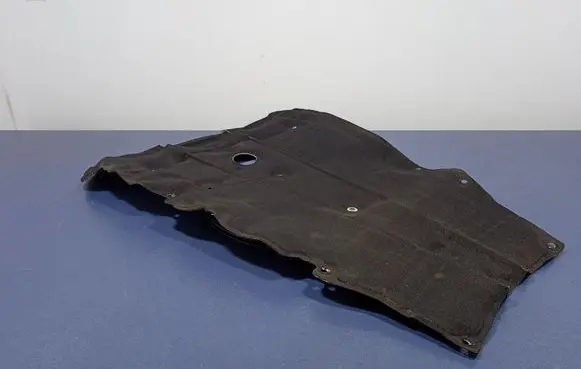 Engine bonnet/hood sound/heat insulation