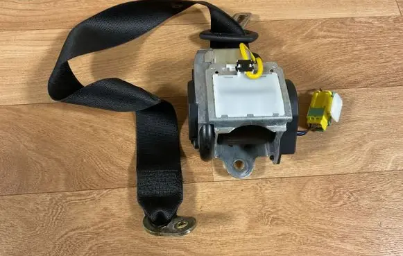 Porsche Cayenne (9PA) Rear seatbelt 560981801 022R000