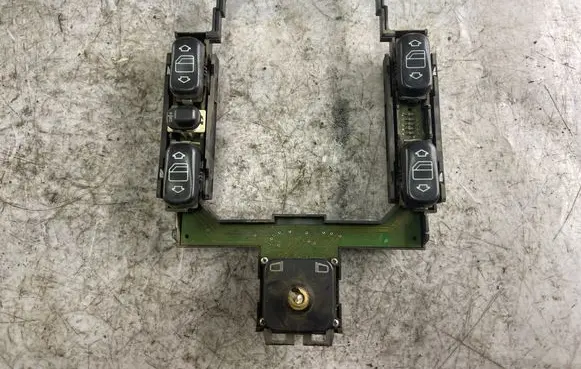 Mercedes-Benz E W210 Electric window control switch 2108200110 03750000