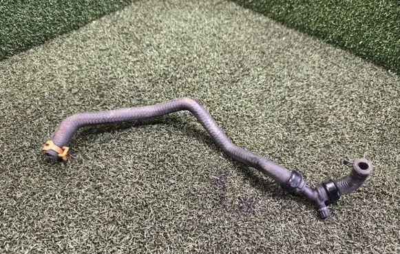 Renault Trafic III (X82) Engine coolant pipe/hose 13208051