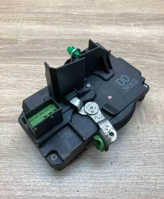 Opel Vectra B Front door lock 24414113
