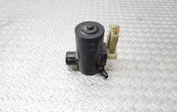 Suzuki Grand Vitara II Windscreen/windshield washer pump