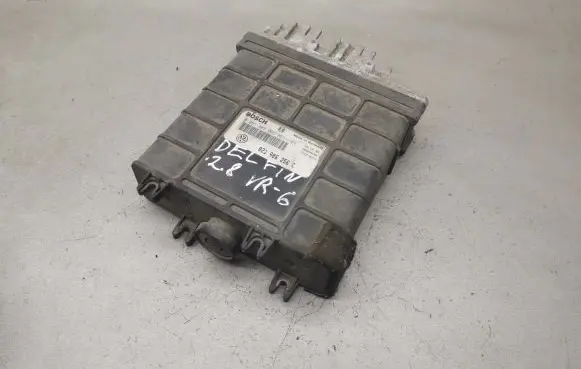 Volkswagen PASSAT B4 Engine control unit/module 021906256C 0261203966 0261203967