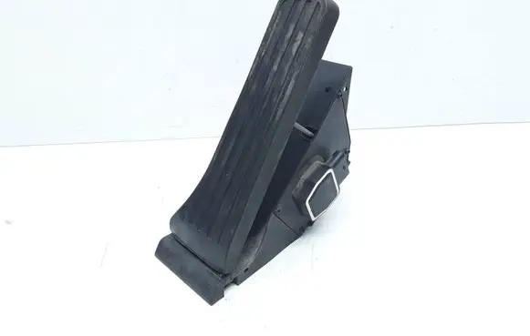 Mercedes-Benz E W212 Accelerator throttle pedal A2043000004