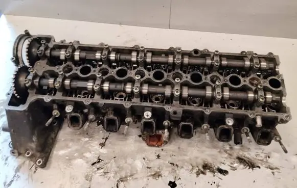 BMW 5 E39 Engine head 7788581