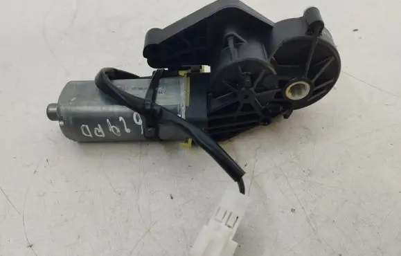 Mercedes-Benz C W204 Seat adjustment motor 0390203207